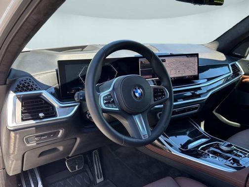 Alpine White 2024 BMW X7 xDrive40i