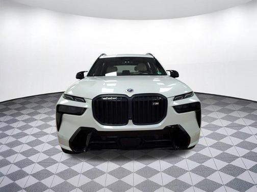 2023 BMW X7 M60i