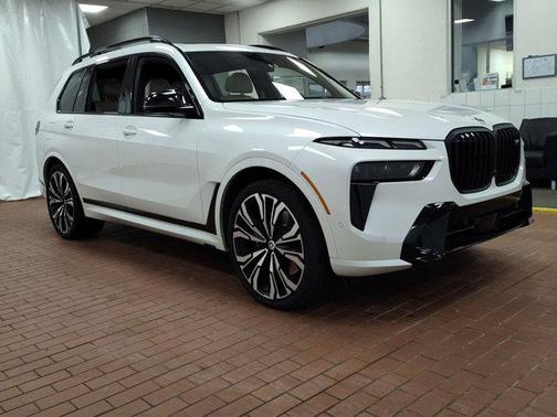 2023 BMW X7 M60i