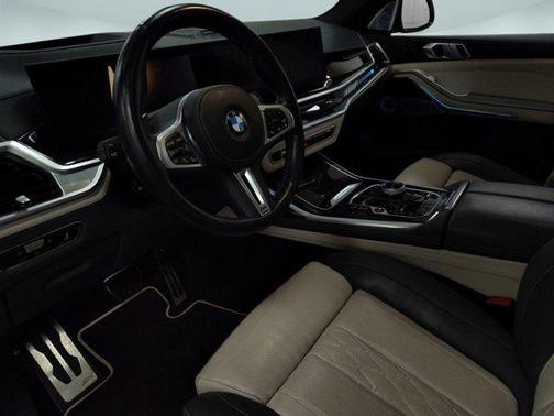 2023 BMW X7 M60i