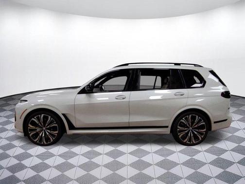 2023 BMW X7 M60i