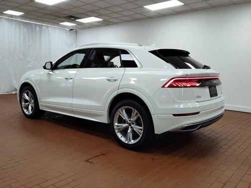 2022 Audi Q8 55 Premium Plus