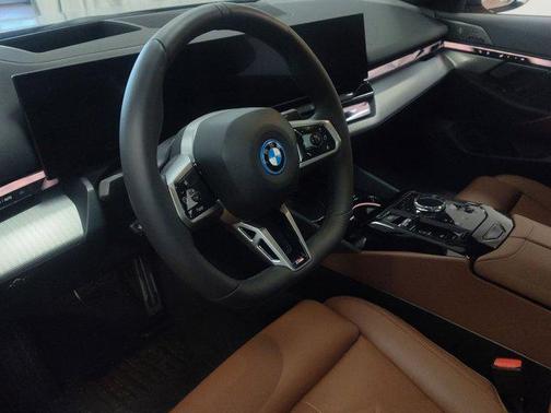2025 BMW i5 xDrive40