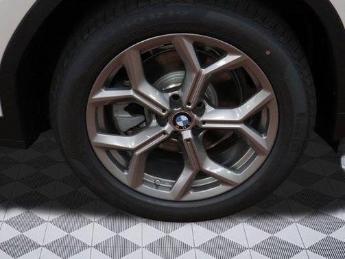 2024 BMW X4 xDrive30i