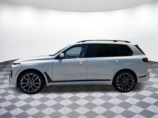 Mineral White Metallic 2024 BMW X7 xDrive40i