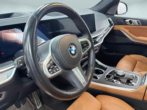 Black Sapphire Metallic 2024 BMW X7 xDrive40i