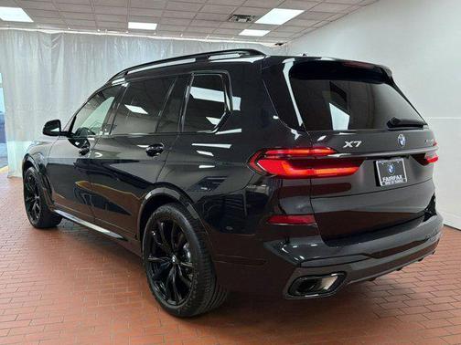 Black Sapphire Metallic 2024 BMW X7 xDrive40i