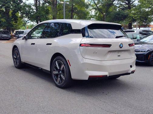 2026 BMW iX xDrive60