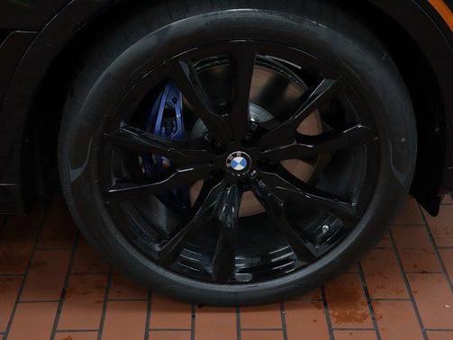 2025 BMW X7 M60i