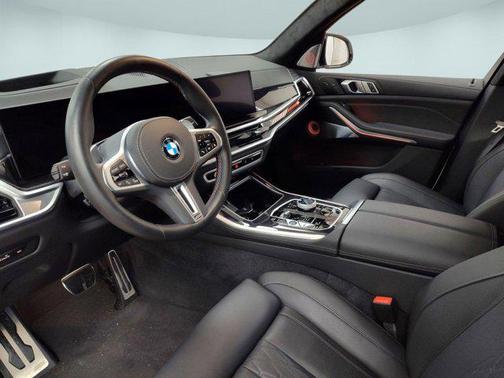 2025 BMW X5 M60i