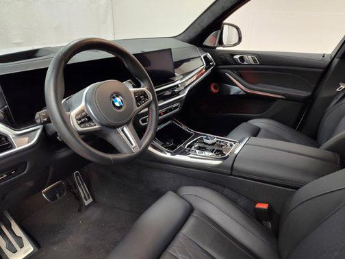 2025 BMW X5 M60i