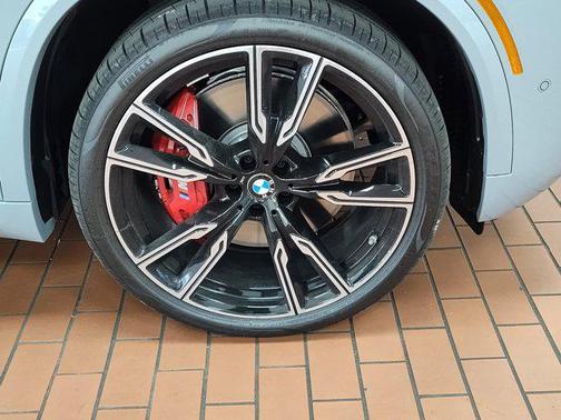 2025 BMW X5 M60i