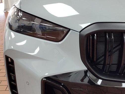2025 BMW X5 M60i