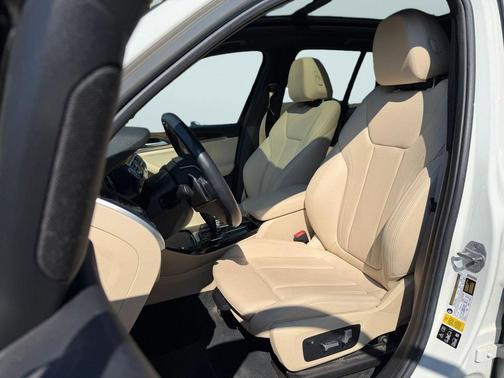 White 2018 BMW X3 xDrive30i