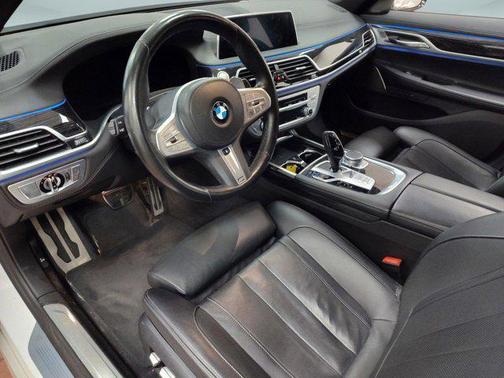 2022 BMW 740 i xDrive