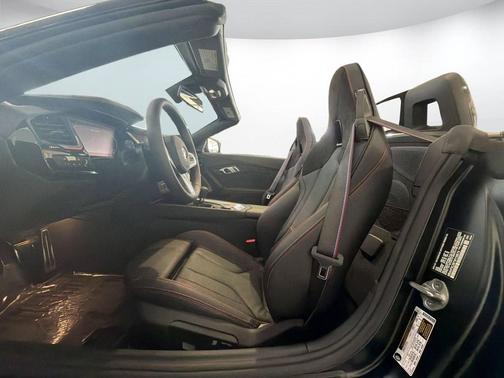 Frozen Black II Metallic 2026 BMW Z4 M40i