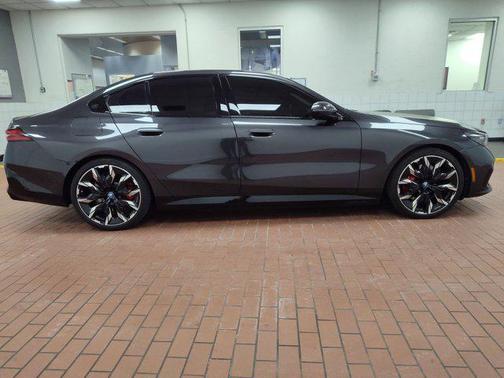 2025 BMW 550e xDrive