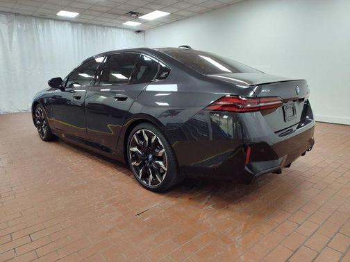 2025 BMW 550e xDrive