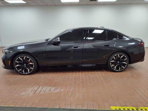 2025 BMW 550e xDrive