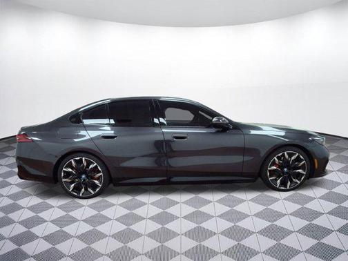 2025 BMW 550e xDrive