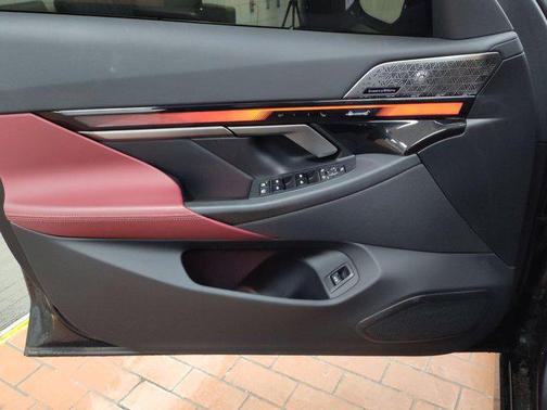 2025 BMW 550e xDrive