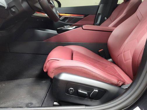 2025 BMW 550e xDrive