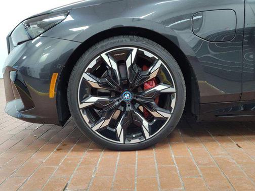 2025 BMW 550e xDrive