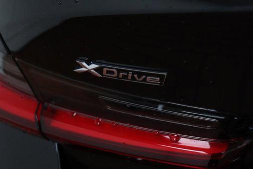 2025 BMW 330 i xDrive