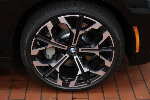 2025 BMW 330 i xDrive