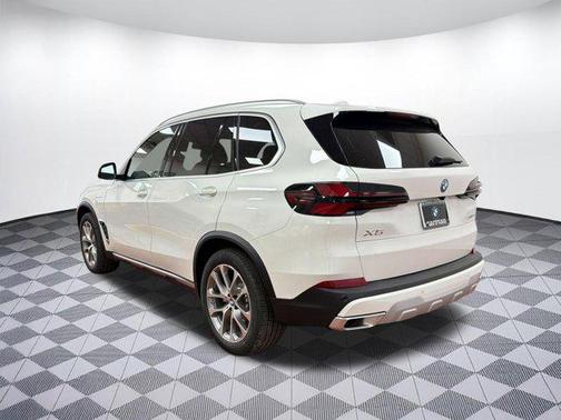 Alpine White 2026 BMW X5 PHEV xDrive50e