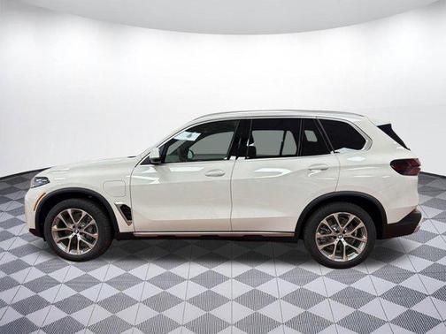 Alpine White 2026 BMW X5 PHEV xDrive50e