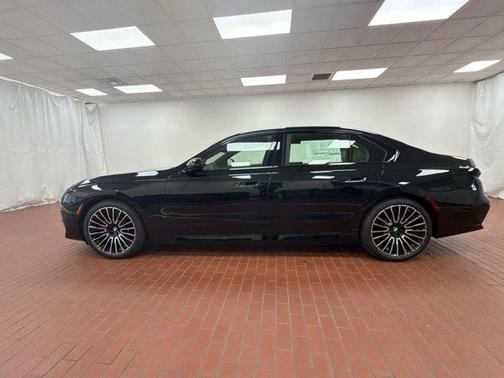 Black Sapphire Metallic 2026 BMW i7 eDrive50