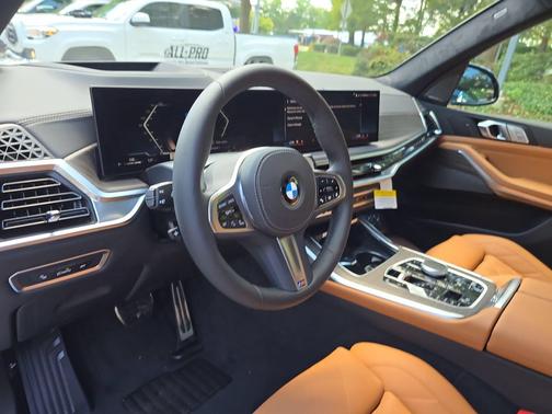 Mineral White Metallic 2027 BMW X7 xDrive40i