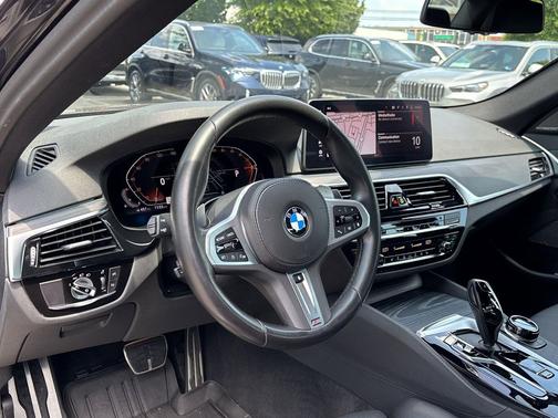 Black Sapphire Metallic 2023 BMW 540 i xDrive