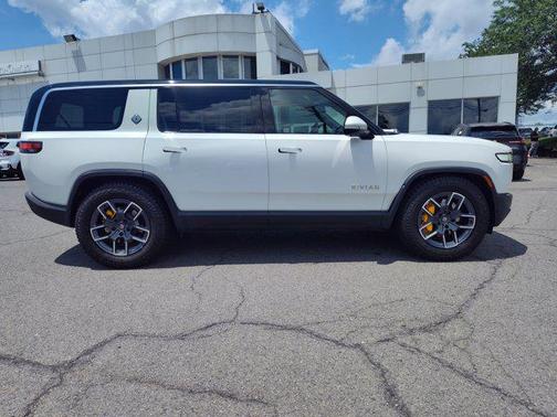 2023 Rivian R1S Adventure