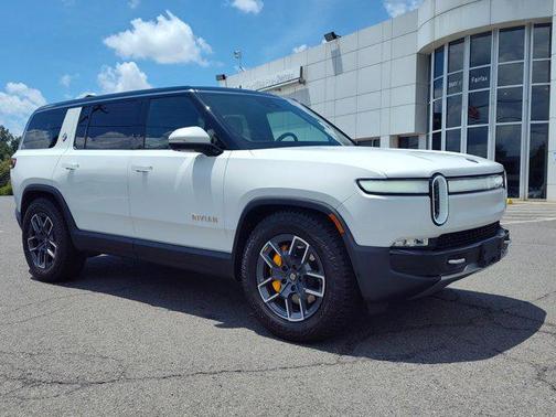 2023 Rivian R1S Adventure