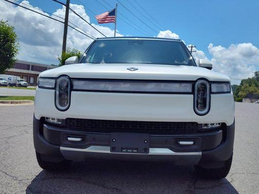 2023 Rivian R1S Adventure