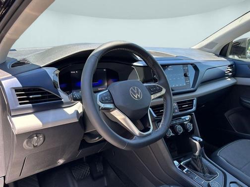 Deep Black Pearl 2023 Volkswagen Taos 1.5T SE