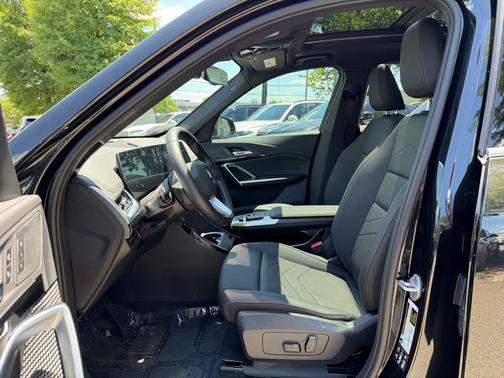 Black Sapphire Metallic 2025 BMW X1 xDrive28i