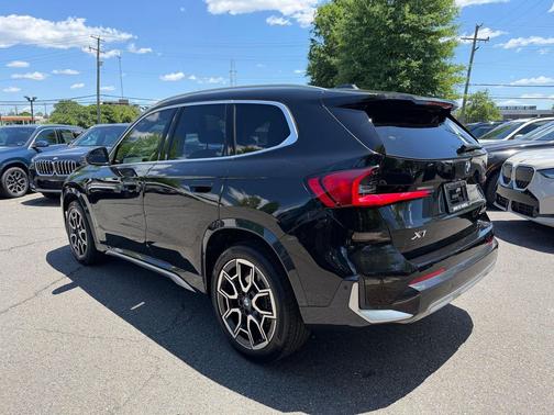 Black Sapphire Metallic 2025 BMW X1 xDrive28i