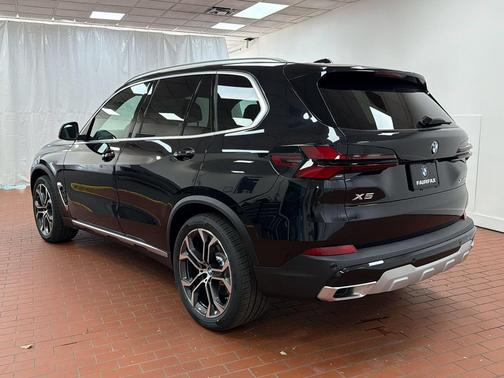 Black Sapphire Metallic 2026 BMW X5 xDrive40i