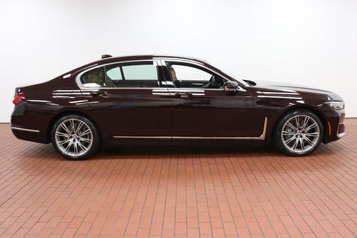 Photo 2 of 38 of 2020 BMW 740 i xDrive