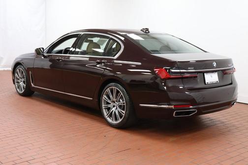 Photo 5 of 38 of 2020 BMW 740 i xDrive
