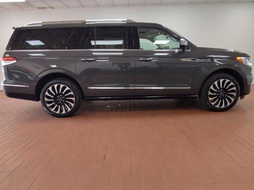 2022 Lincoln Navigator Black Label