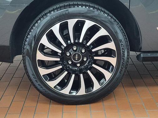 2022 Lincoln Navigator Black Label