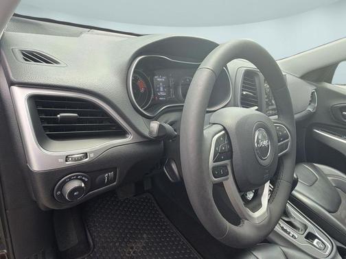 Diamond Black Crystal Pearlcoat 2022 Jeep Cherokee X 4x4