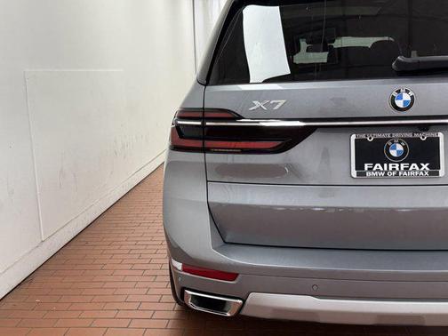 2025 BMW X7 xDrive40i