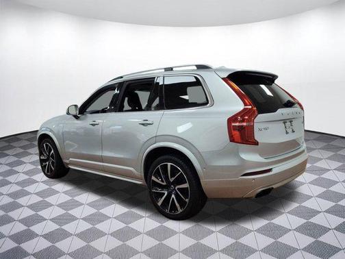 2019 Volvo XC90 T6 Momentum