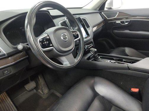2019 Volvo XC90 T6 Momentum