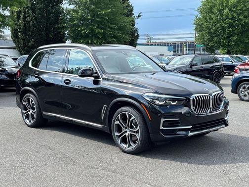 Black Sapphire Metallic 2023 BMW X5 xDrive40i
